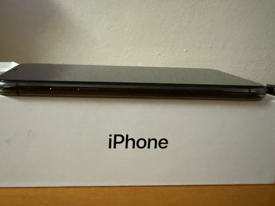 iPhone X 64GB como novo.