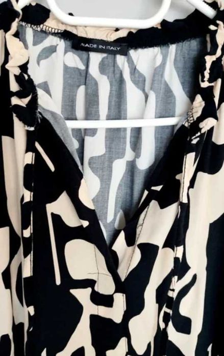 Sukienka maxi w abstrakcyjny wzór Made in Italy