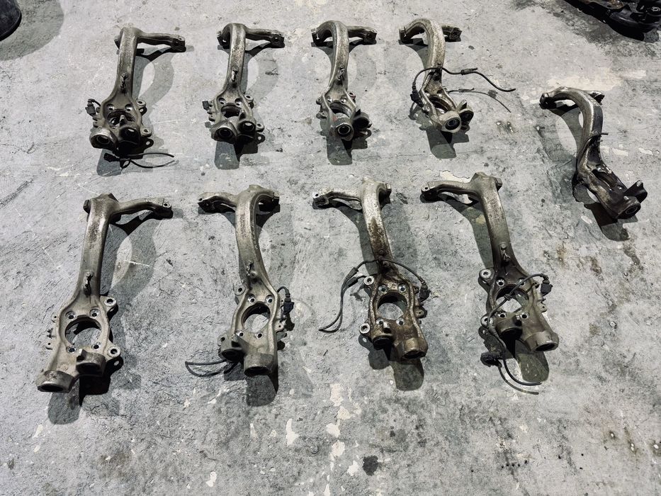 Цапфа Ауді А6 С6 повортний кулак Audi A6 C6 права ліва Ауді А4 Б6 7