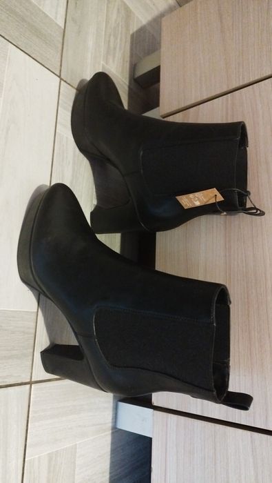 Buty na słupku ANNA FIELD