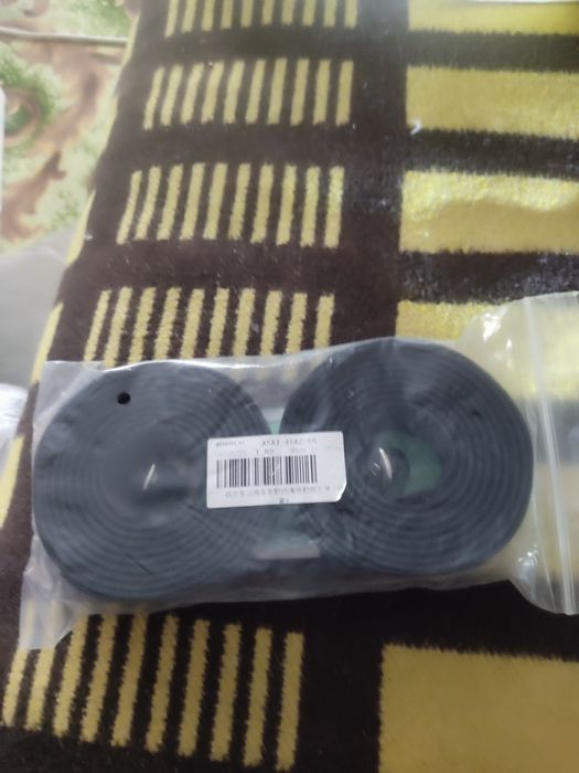 Продам комплект клейкая лента для велосипеда,новая