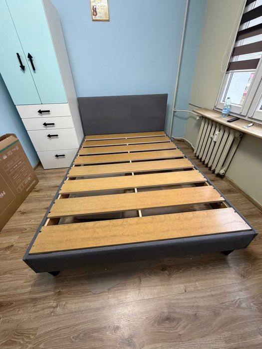 Łóżko sypialniane solidne  140x200 cm