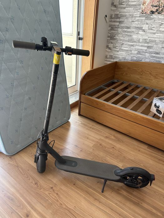 Trotinete Elétrica - Xiaomi Mi Electric Scooter Essential