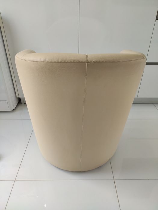 Poltrona Cadeira de Design Moderno – Estilo Lounge (Como Nova)
