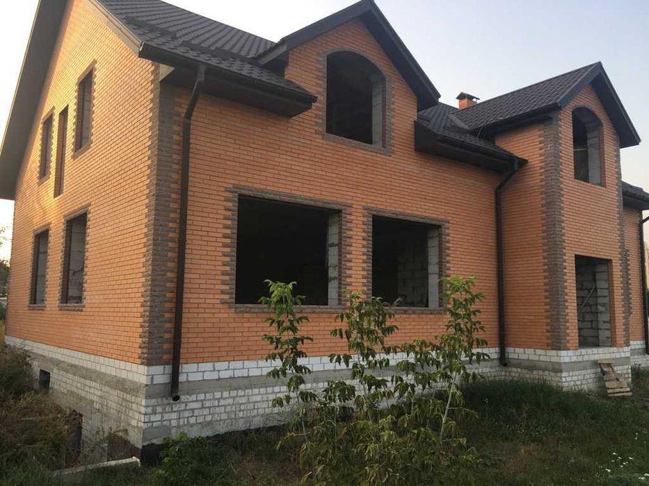 Продам комерційне приміщення. Калинівка, фасад траси Київ-Чернігів.