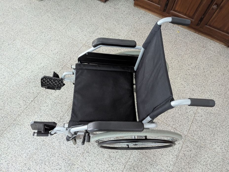 Cadeira de rodas (nova)