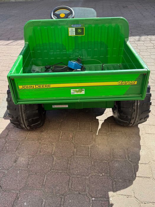 John Deere Gator