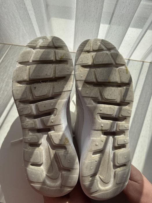 Білі кросівки Nike Kaishi для бігу, розмір 42 (27 см)