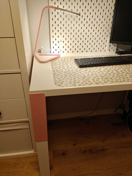 2 biurka IKEA Biało -Rożowe