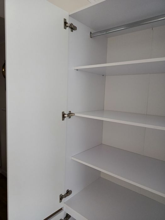 Біла глянцева шафа, шкаф, гардероб