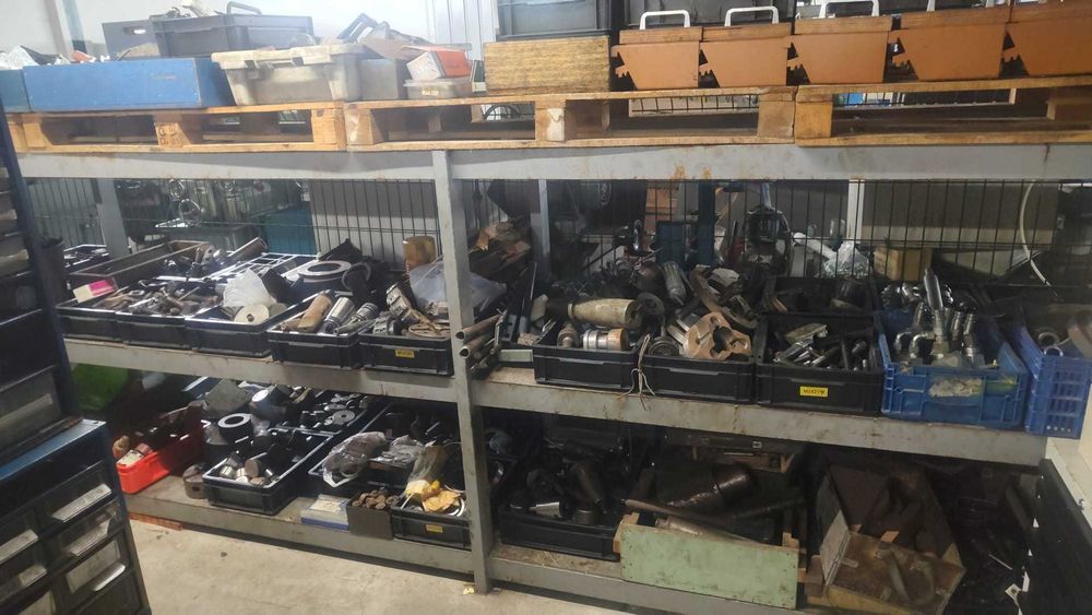 Lote de acessórios e peças para máquinas