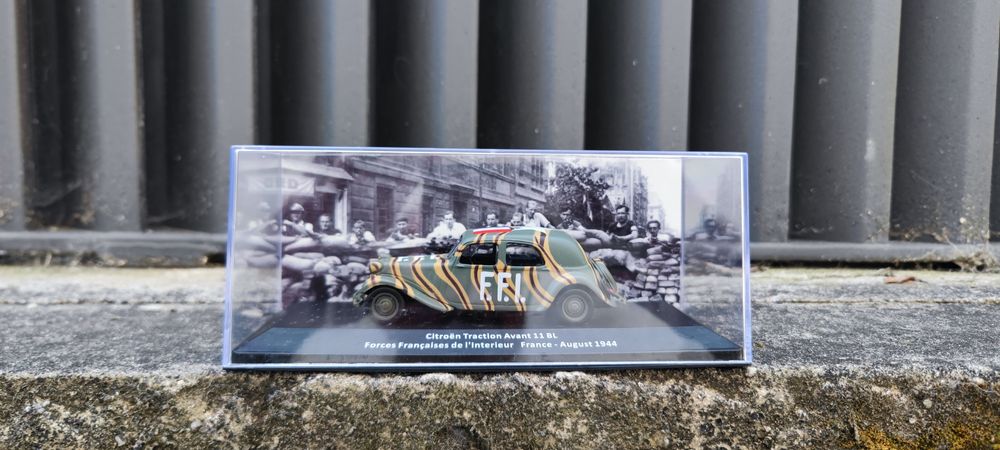 Citroën traction Avant 1/43 Miniatura