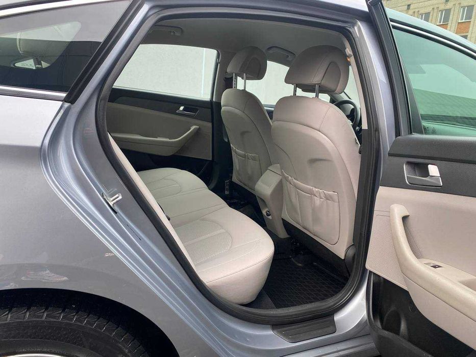 Продам власний автомобіль Hyundai Sonata 2017 року.