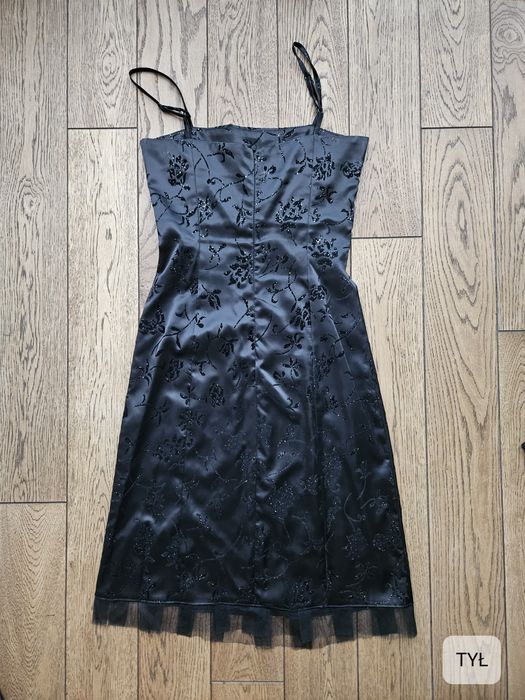 Nieużywana elegancka sukienka, czarna, Astry, rozm M