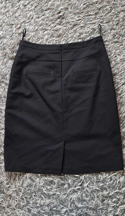 Klasyczna czarna spódnica