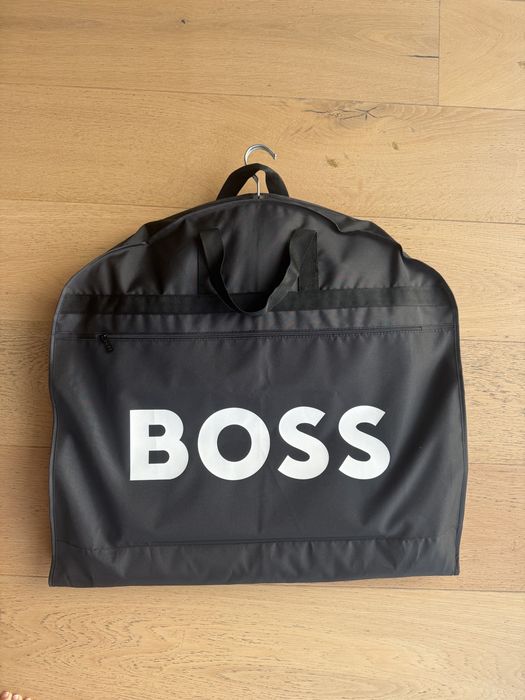 BOSS pokrowiec na garnitur lub odziez