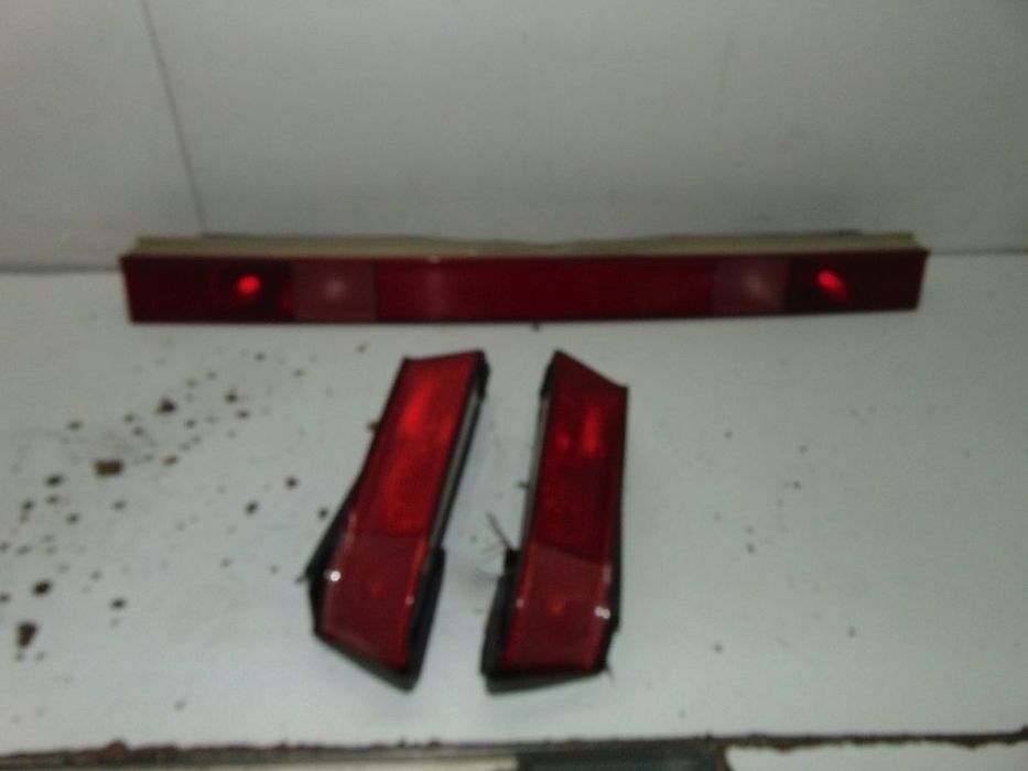 Alfa romeo 164 farolins traseiros/Placa central