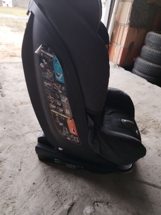 Fotelik samochodowy marki Maxi Cosi