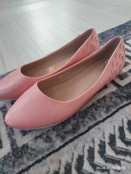 nowe, nienoszone buty damskie marki Enmeal w rozmiarze 39.