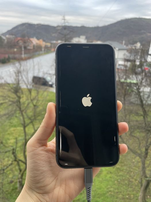 iPhone 11 не робочий Під відновлення ,на запчастини