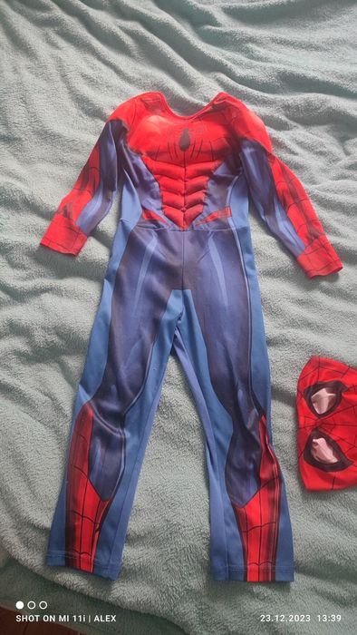 Strój.  Spiderman