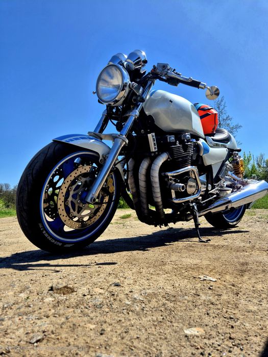Мотоцикл Yamaha XJR1200