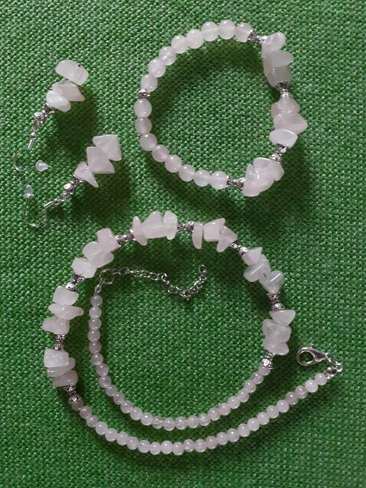 Komplet biżuterii kamień kwarc różowy - bransoletka i kolczyki różne