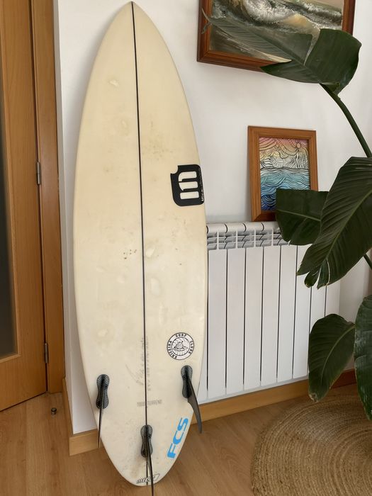 Prancha de surf da Mica Surfboards