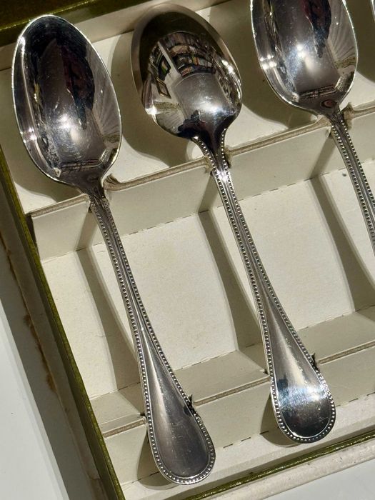 CHRISTOFLE - 6 Colheres de Café - modelo "Perles" - casquinha de prata - na caixa original