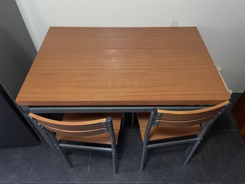 Mesa de refeição c/ cadeiras