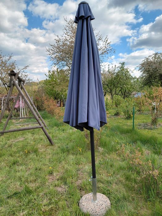 Parasol ogrodowy 3m średnicy z betonową podstawą