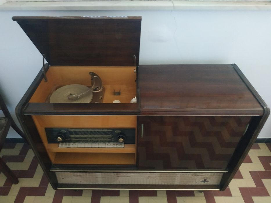 Movel TV , Radio, Gira Discos