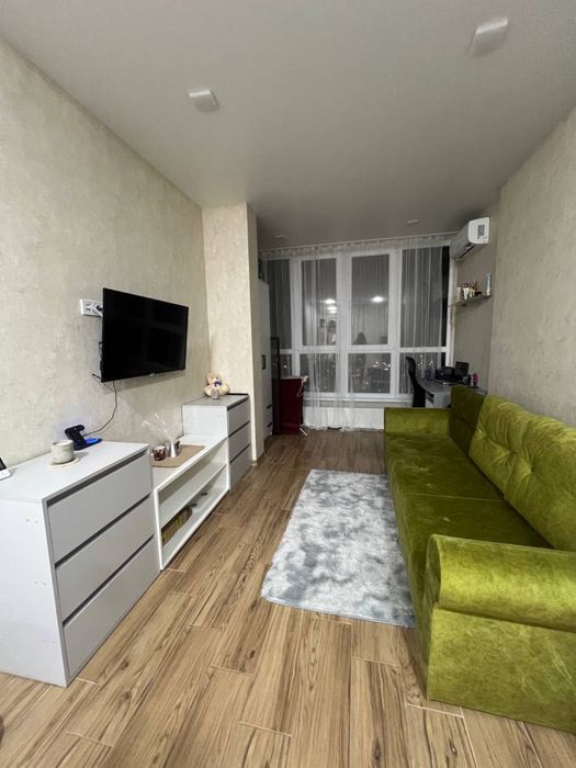 Смарт-квартира з ремонтом та меблями