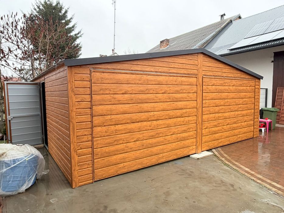 Garaż 6x5.80 czarny mat  bramy orzech