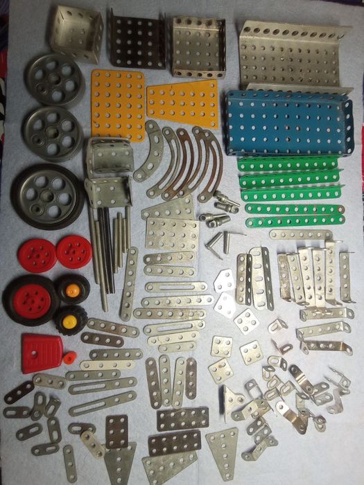 металлический конструктор.