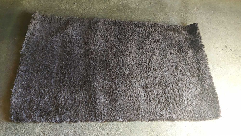 Carpete castanho escuro (0,90 m de largura x 1,60 m de comprimento)