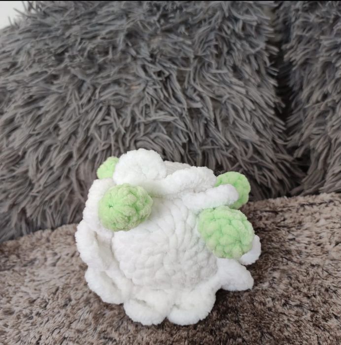 Piękna maskotka ręcznie zrobiona na szydełku