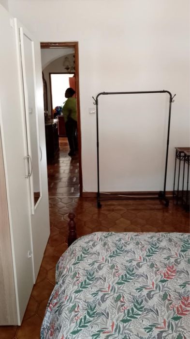 Quarto de solteiro para alugar com contrato na arrentela