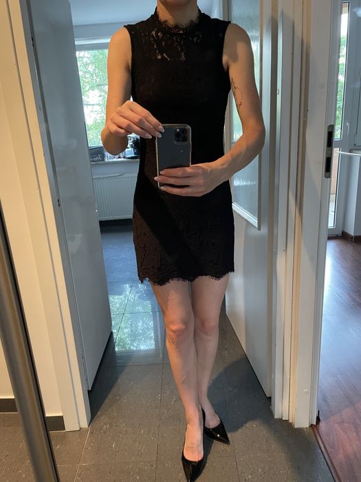 Koronkowa mała czarna