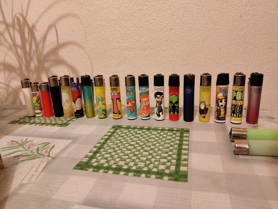 25 isqueiros CLIPPER