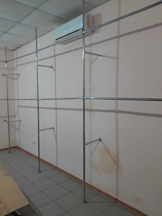 Металеві конструкції в магазин одягу