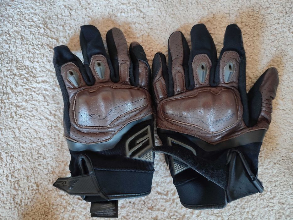 Mash black seven (1600 EUR) + rider kit (370)