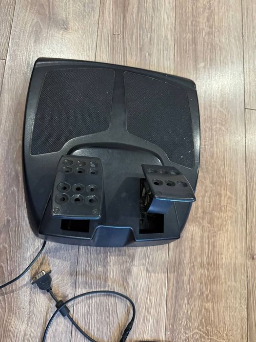 Кермо Logitech MOMO Racing 
Тільки по предоплаті