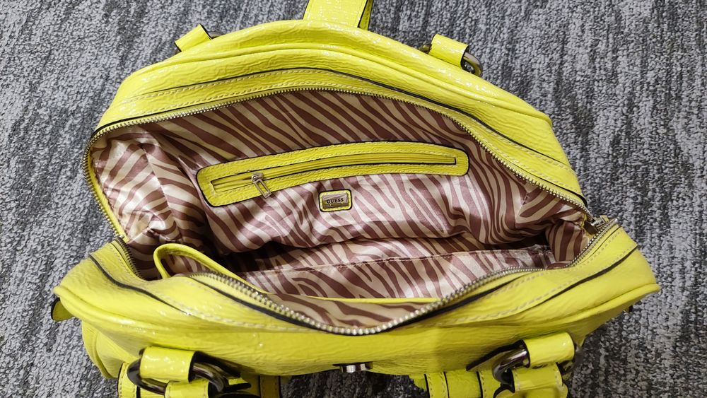 Жіноча сумка шкіряна Guess