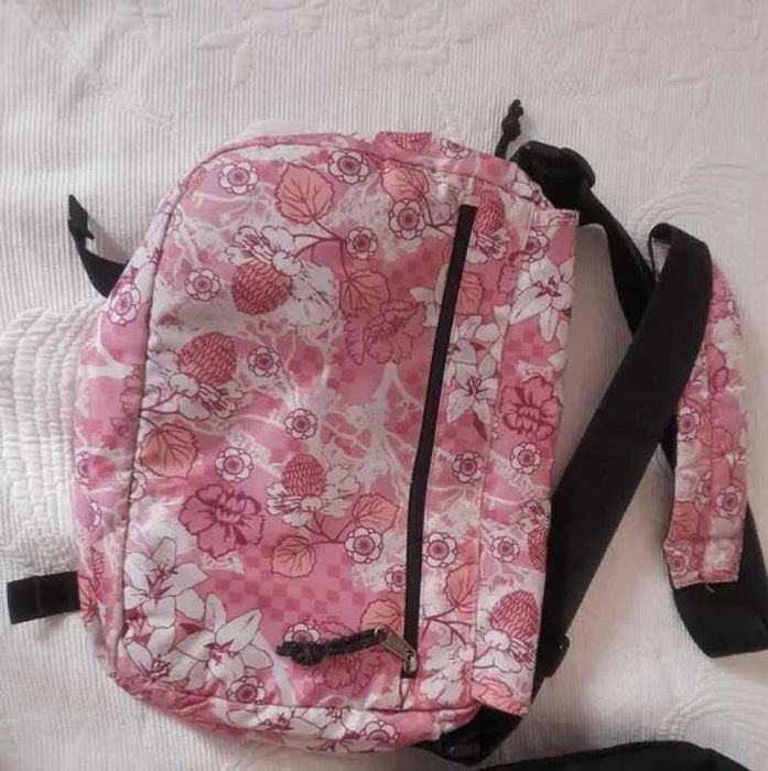 Mochilas escolares Thunder e EASTPAK
