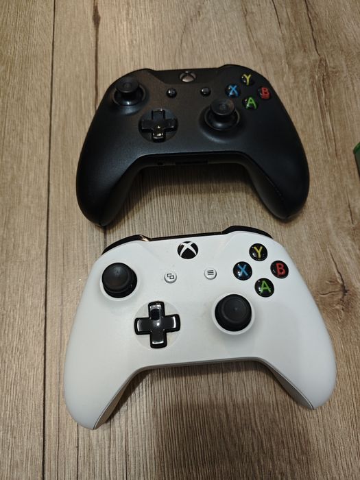 8 gier i dwa pady: FC24, Fifa 23, FIFA 20, Forza Horizon 4 i inne