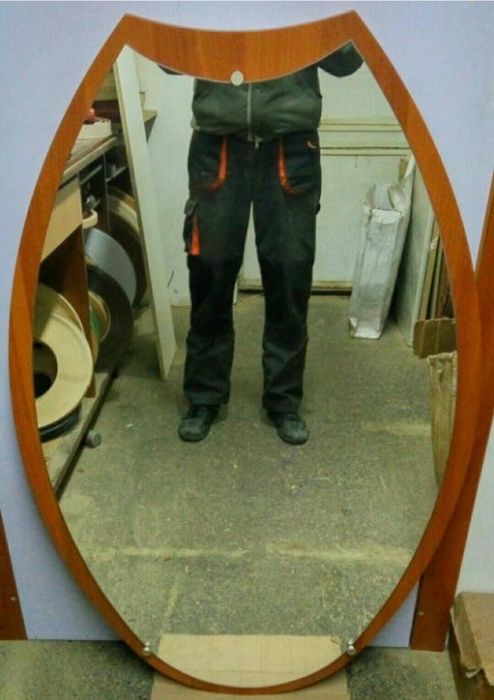 Кресло мастера, кресло клиента, зеркало