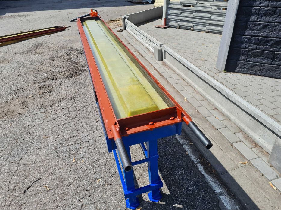 Stół wibracyjny do podmurówki.