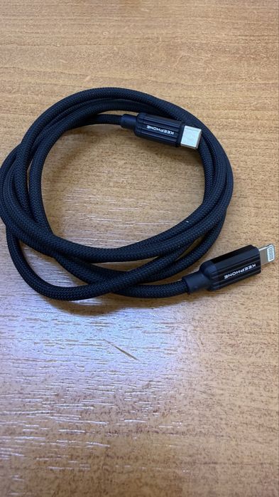 Зарядний кабель та 2 чохли на iphone 14 pro max