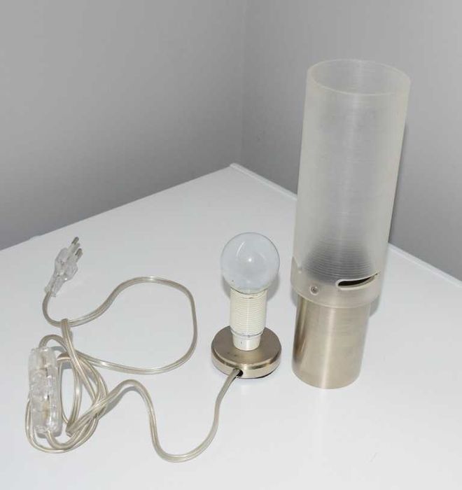 Candeeiro de mesa com base em inox pesada e de elevada qualidade
